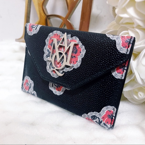 Alexander McQueen Accessories - TRADED ✖️